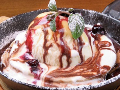 HOTチョコソースのパンケーキ風ガレット
